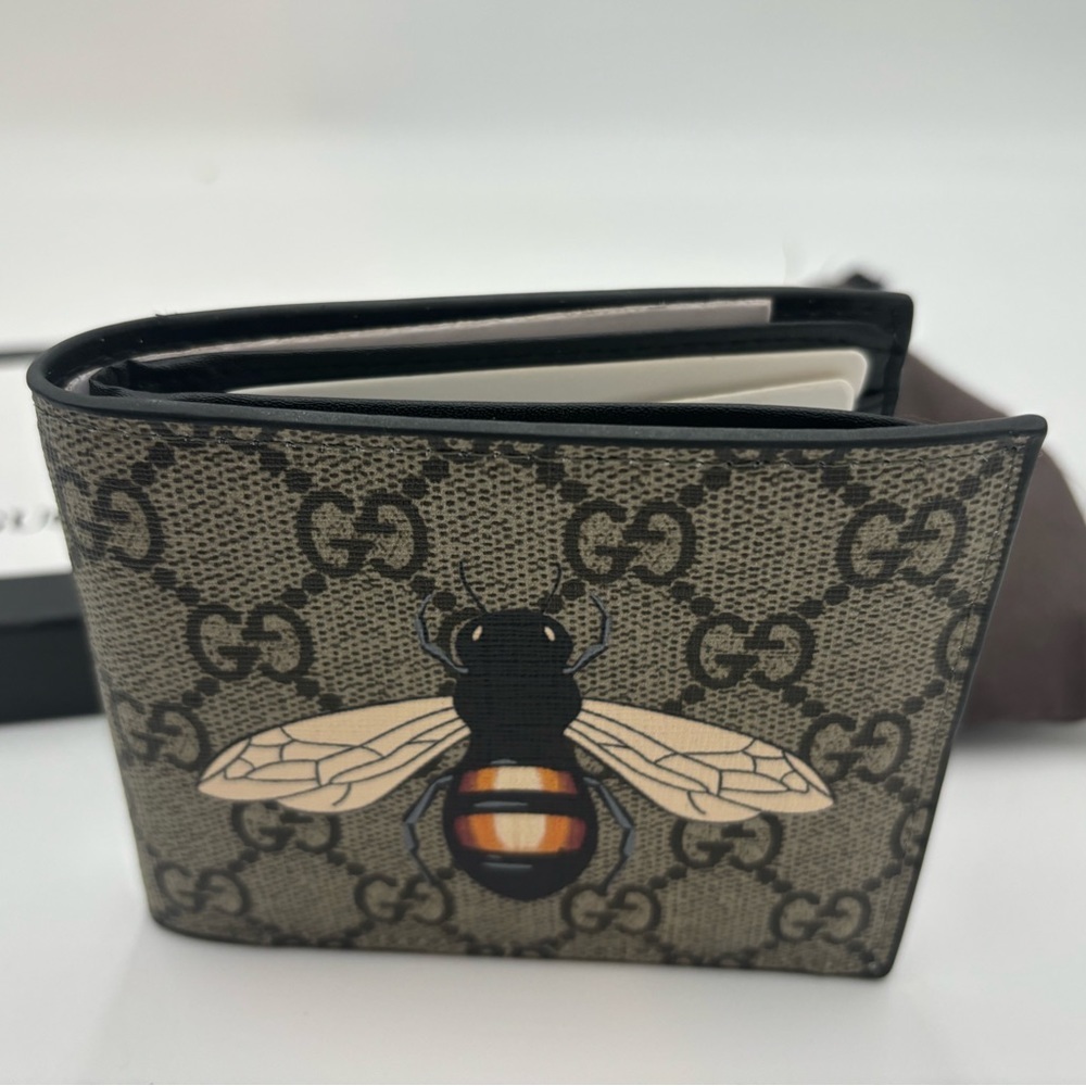 *SOLD* GUCCI Bifold Bee Print Canvas Leather Wallet, #451368 - Picture 2 of 16